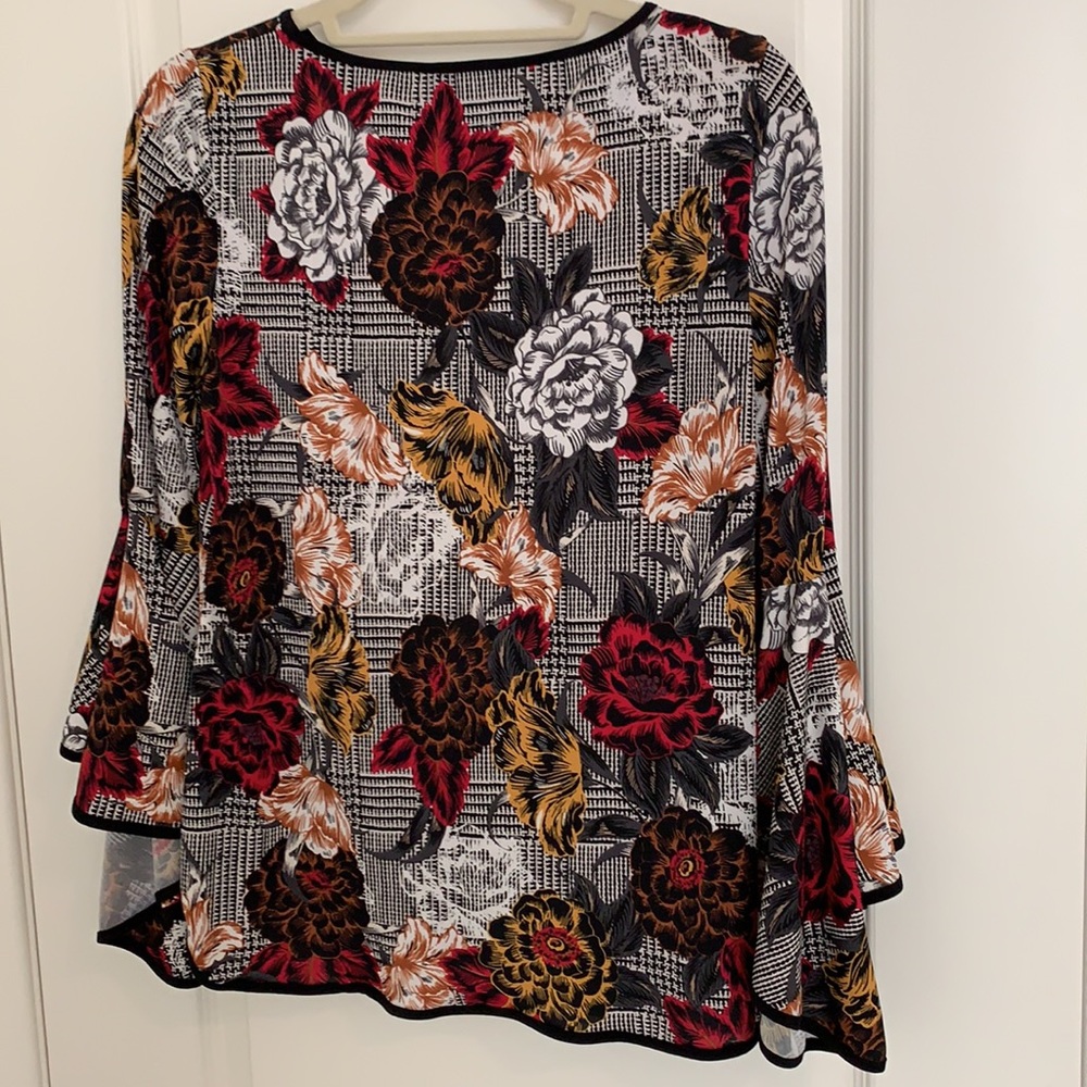 Romantic top. - Picture 5 of 7